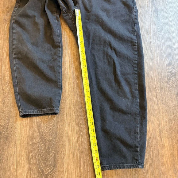 Zara High Waisted Paperbag Waist Black Jeans Size 6 EUC Denim Tapered Leg Edgy - Picture 8 of 8